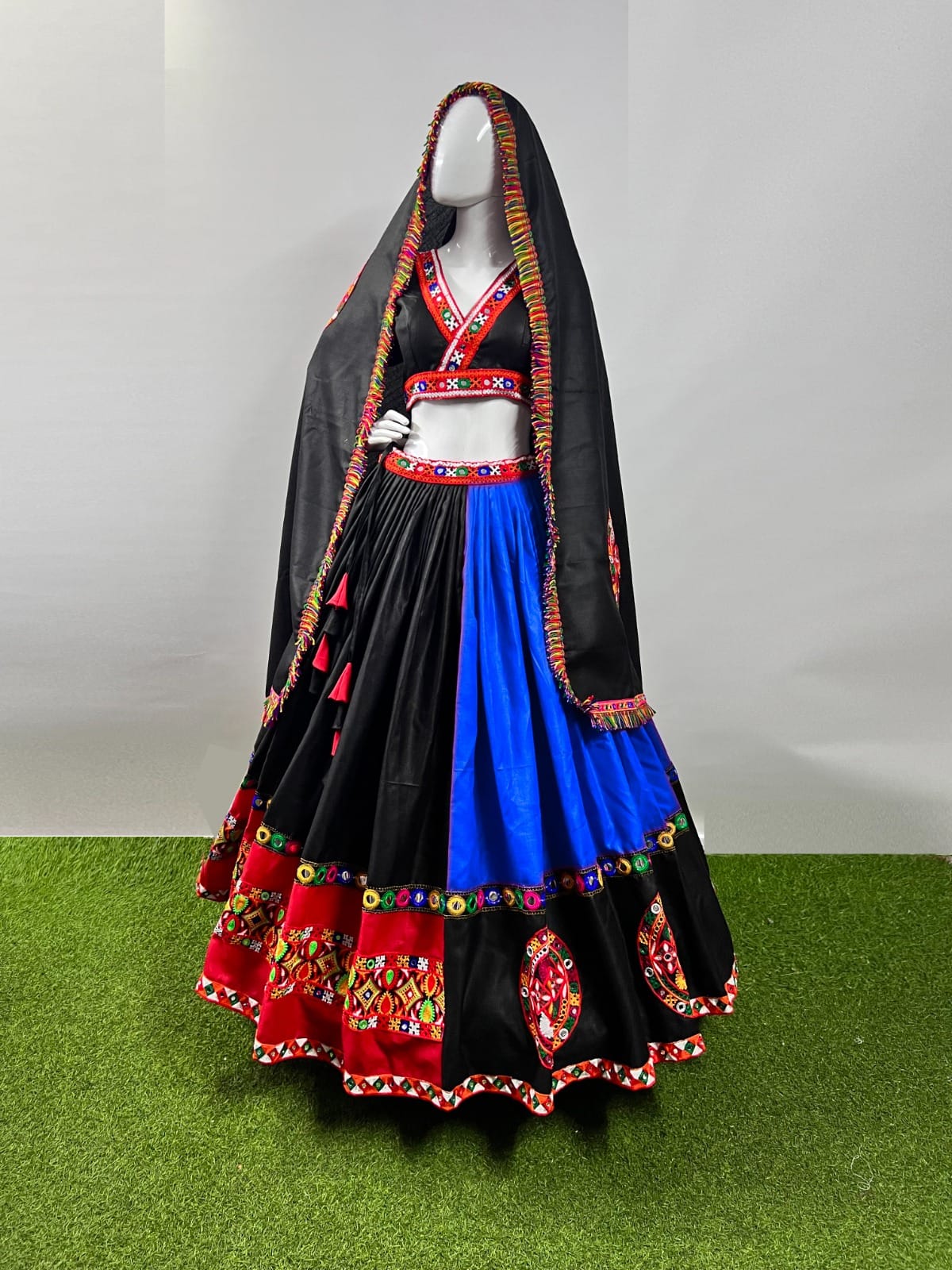 NAVRATRI WEAR CHANIYA CHOLI D.NO. 7043