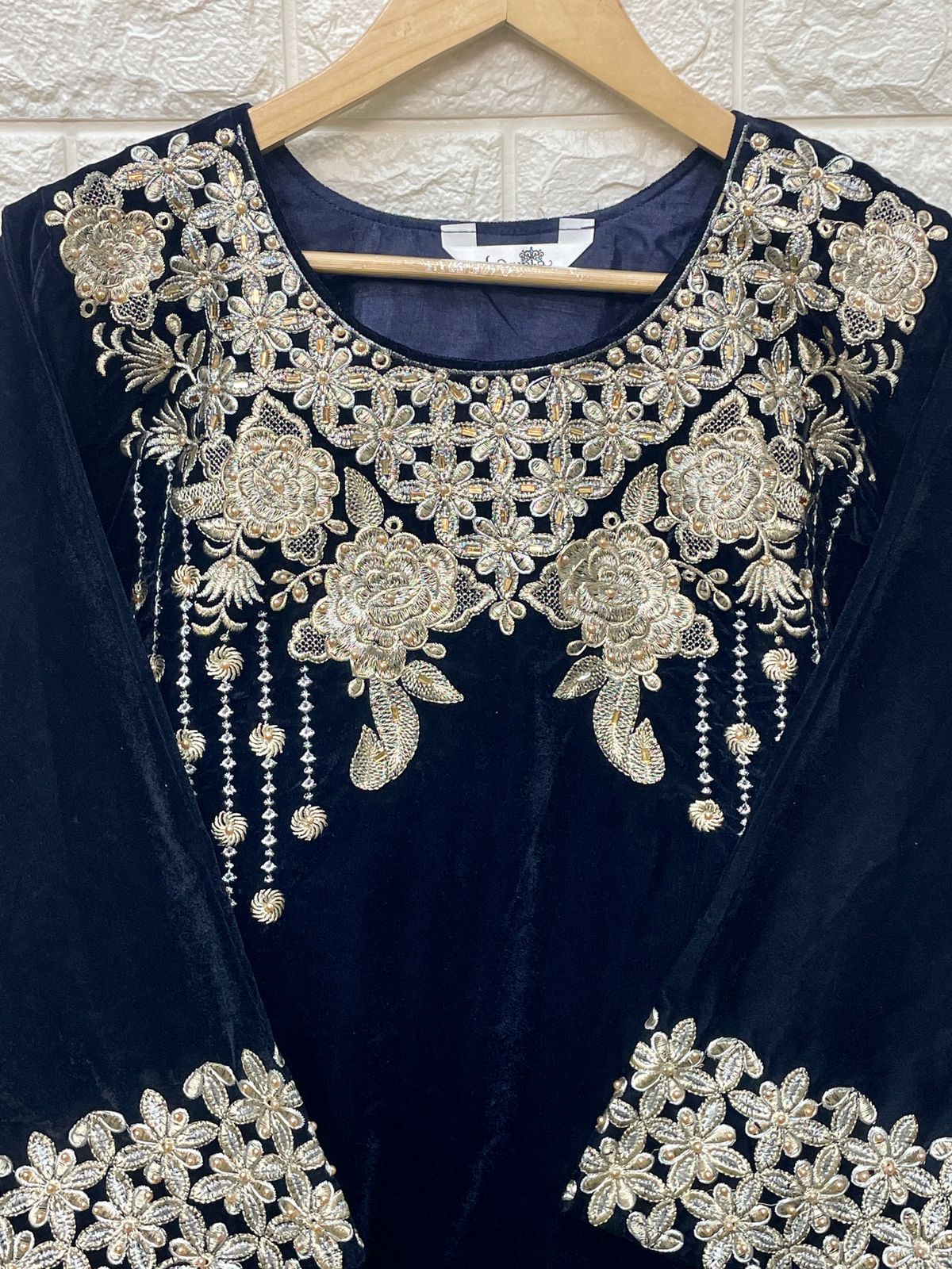LAXURIA TRENDZ D.NO. 1223 PAKISTANI SUITS Anant Tex Exports Private Limited