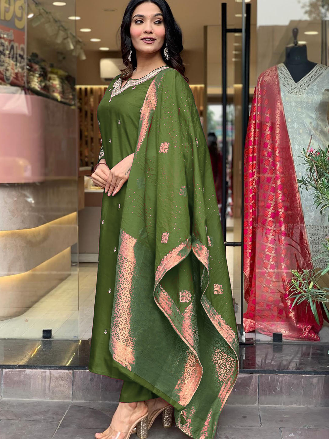 Mehndi Green Viscose Chanderi Embroidered Kurti Set