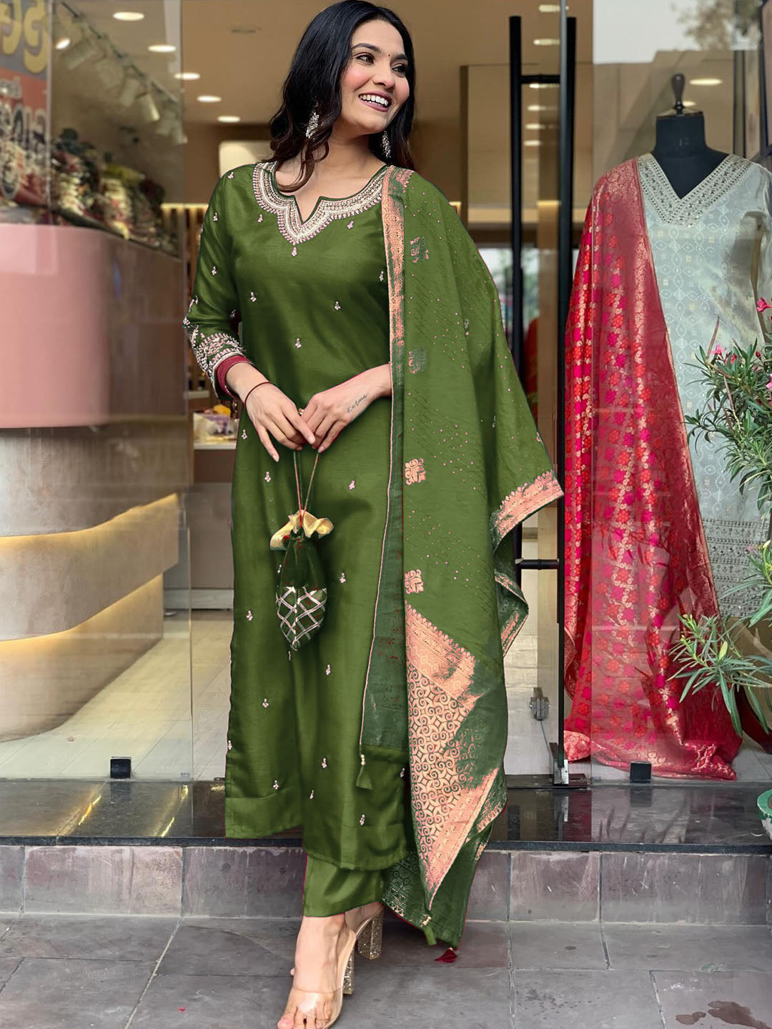 Mehndi Green Viscose Chanderi Embroidered Kurti Set