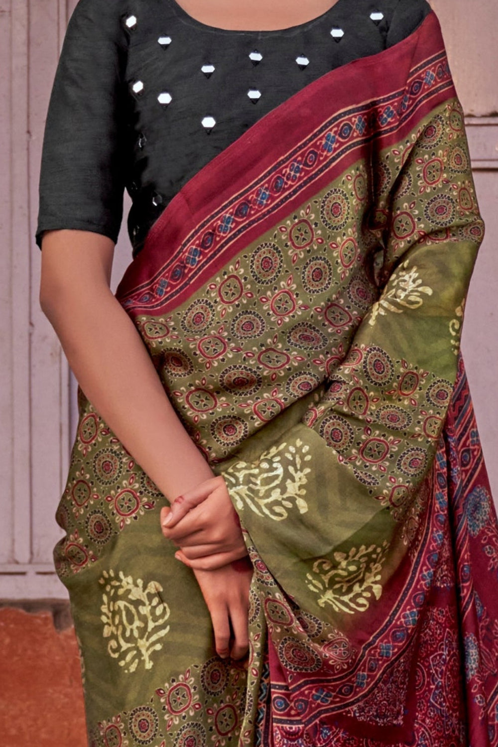 Gajji Lagdi Patta Saree