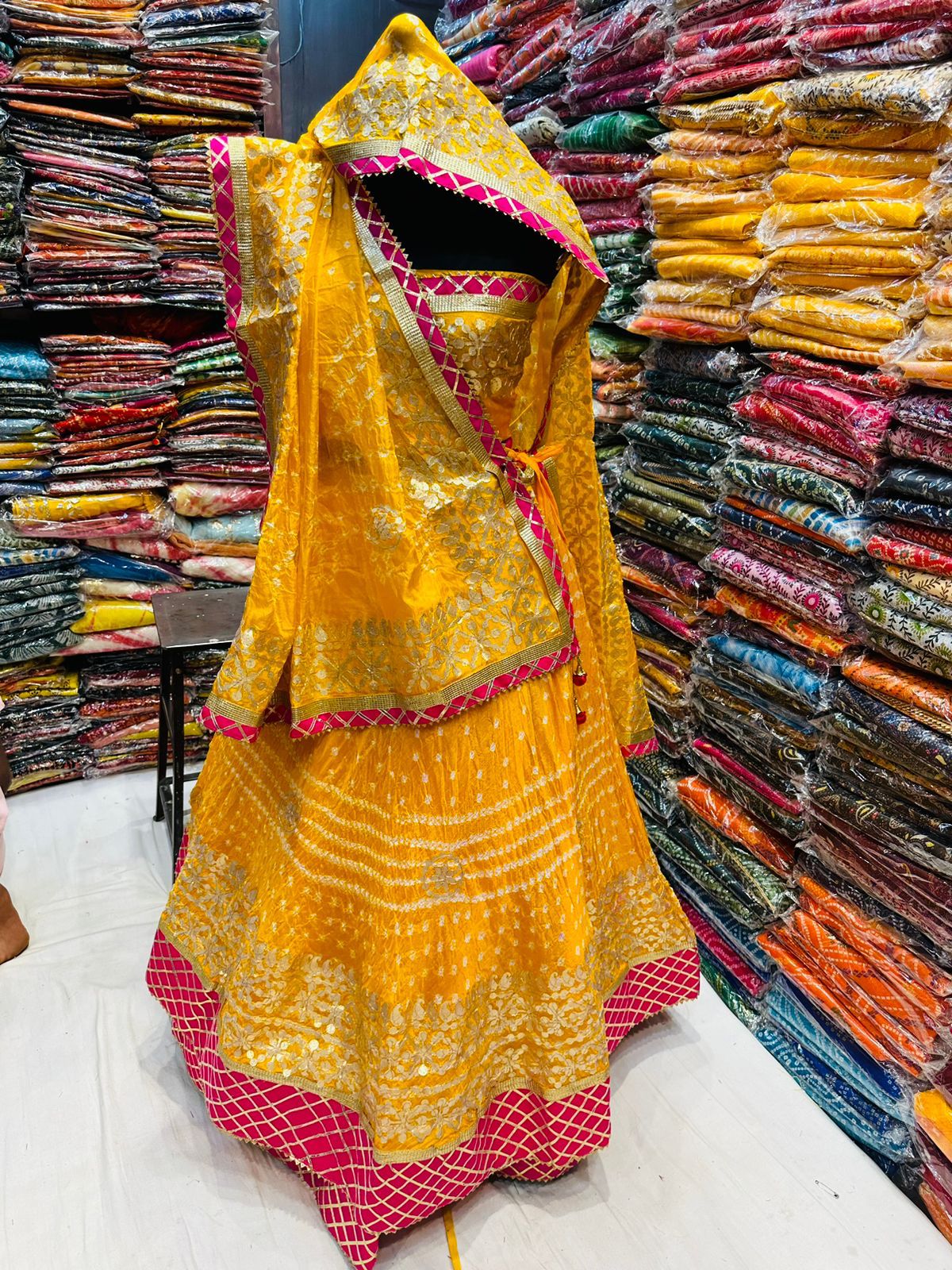 सस्ते व सुन्दर जयपुरी लहंगे | Best Designer Lehenga Jaipur |  Wholesale/Retail Lehnga In Jaipur. - YouTube