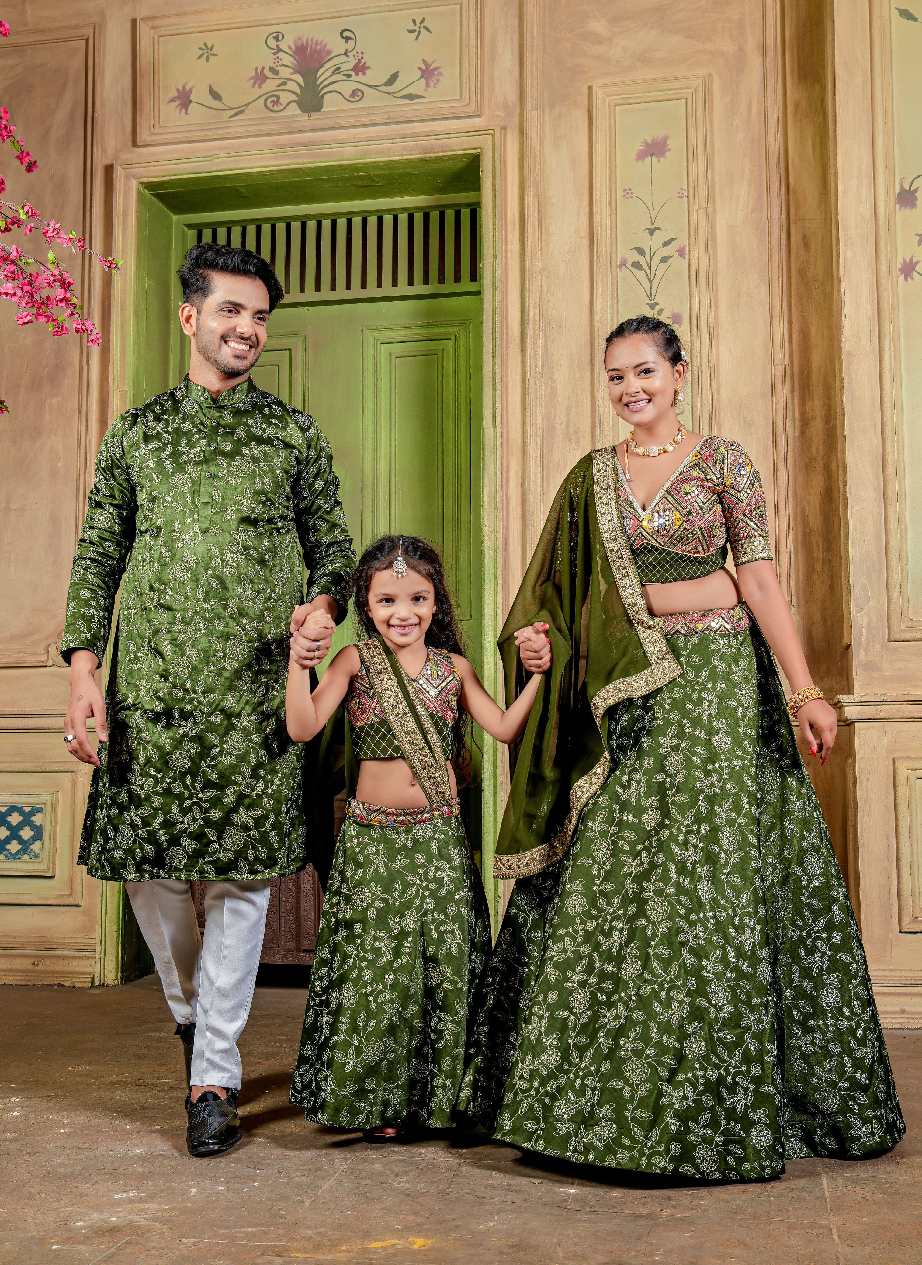 Mother daughter lehenga set best sale