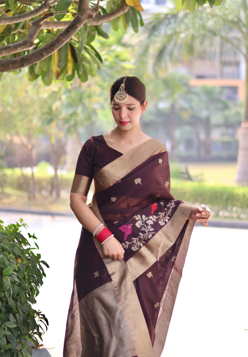 Ash Grey Handloom Khadi Linen Silk Saree With Digital Print | Kolour