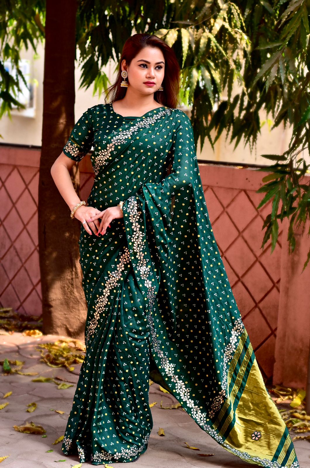 Handloom Dark Green Georgette Banarasi Bandhej Saree With Cutwork Weav –  WeaverStory