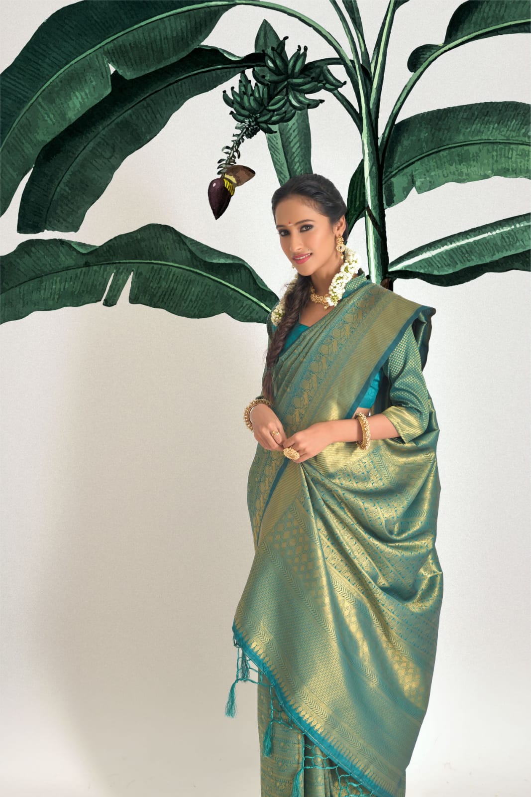 Buy Peach Sarees for Women by BESUCHER Online | Ajio.com