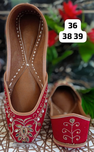 Beautiful Ethnic Women’s Punjabi Juttis