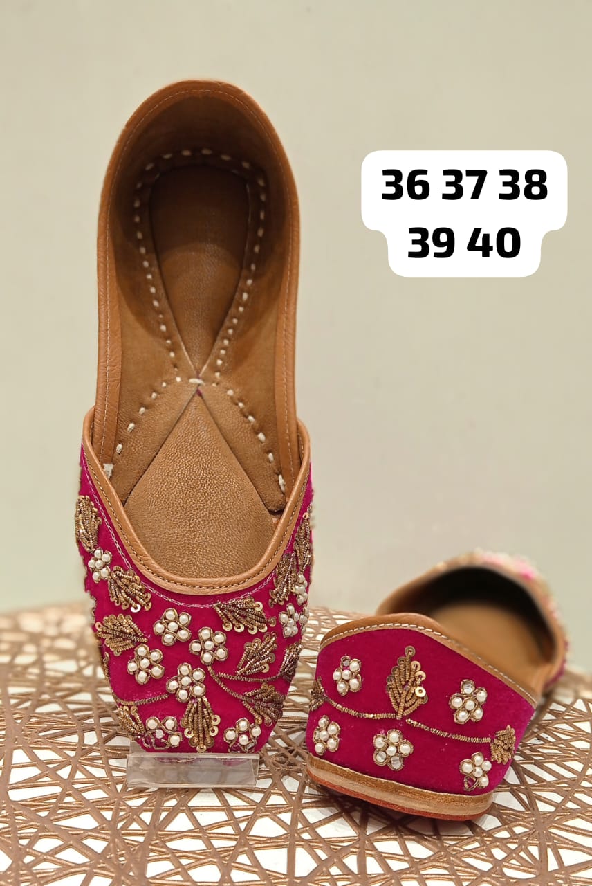 Beautiful Ethnic Women’s Punjabi Juttis