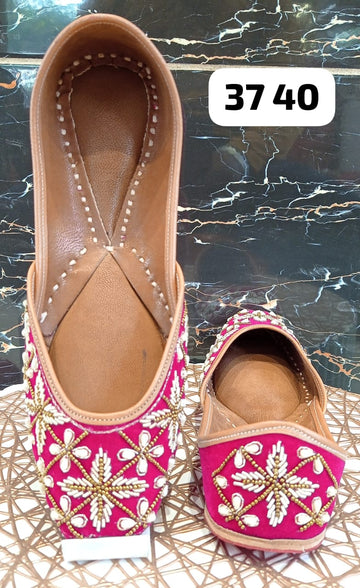 Beautiful Ethnic Women’s Punjabi Juttis