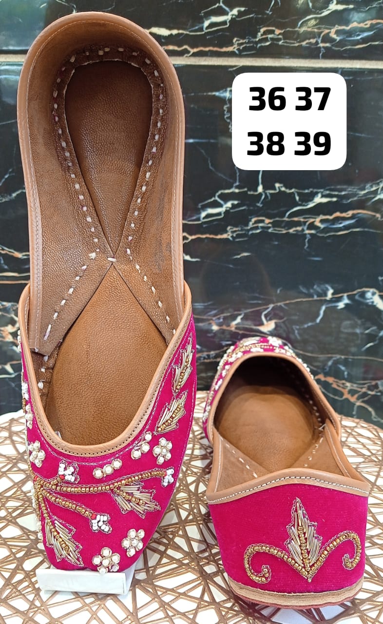 Beautiful Ethnic Women’s Punjabi Juttis