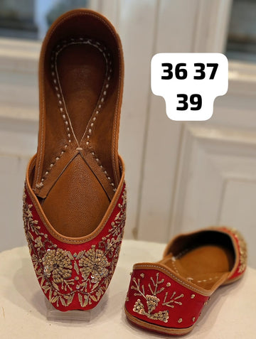 Beautiful Ethnic Women’s Punjabi Juttis