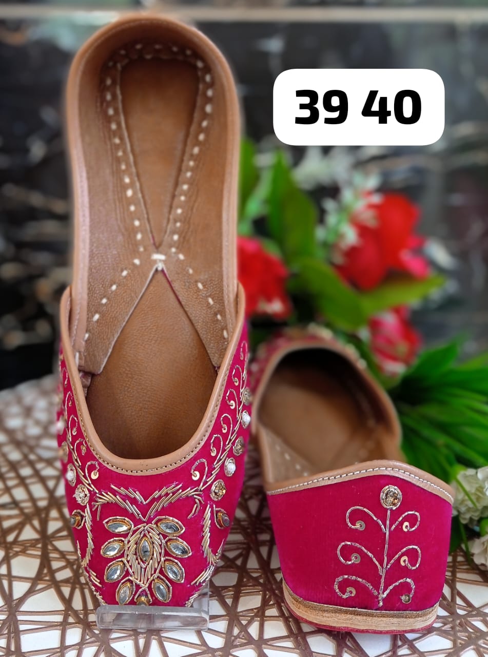 Beautiful Ethnic Women’s Punjabi Juttis