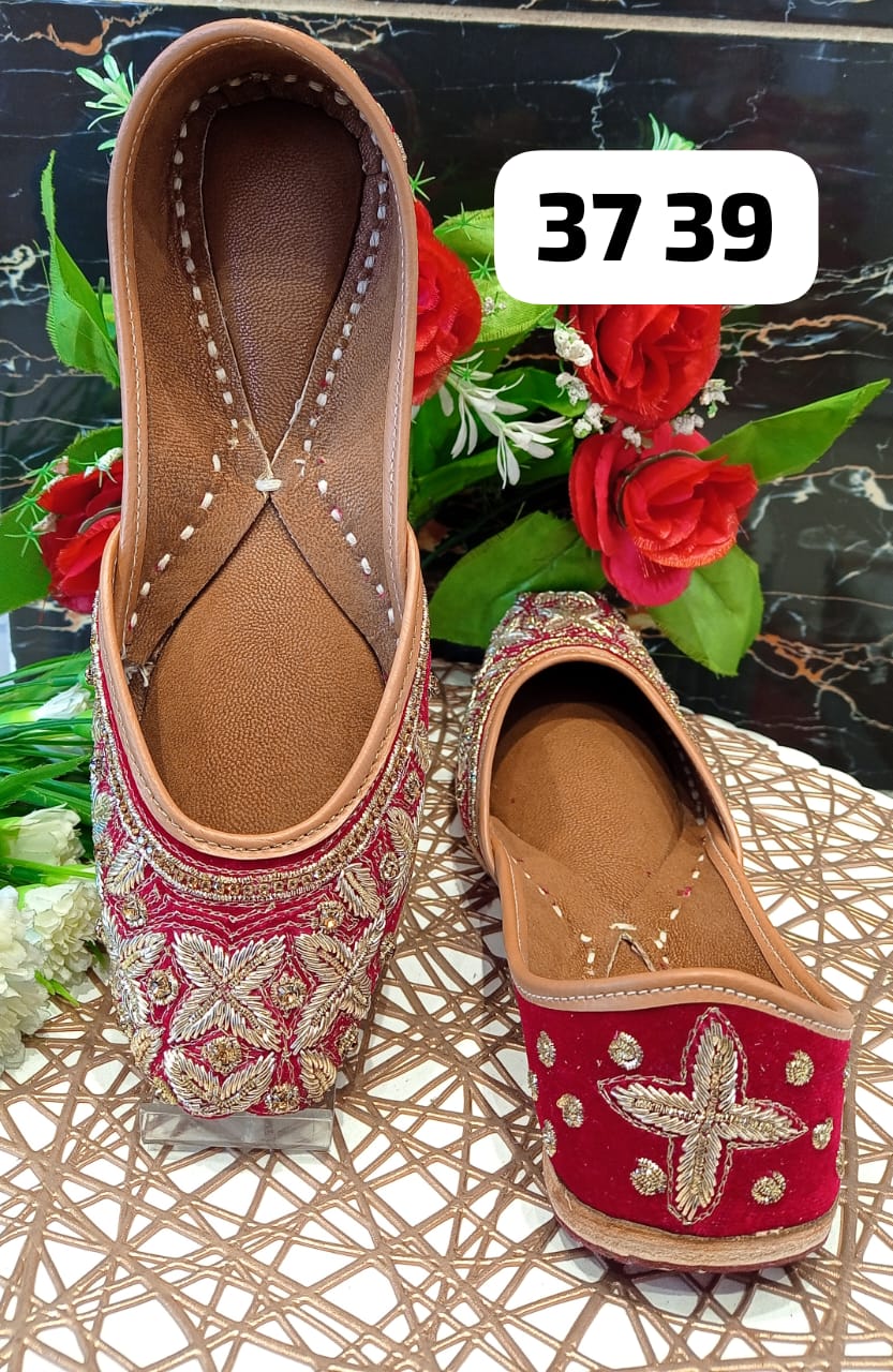 Beautiful Ethnic Women’s Punjabi Juttis