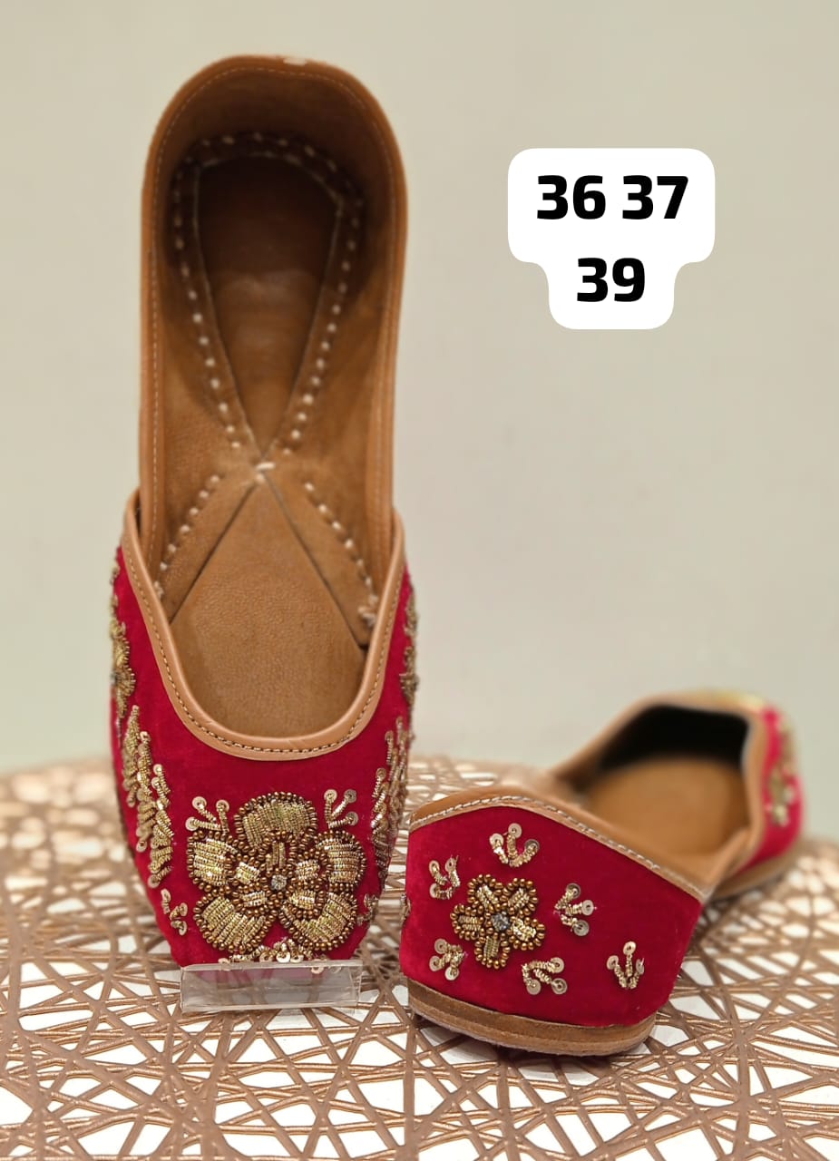 Beautiful Ethnic Women’s Punjabi Juttis