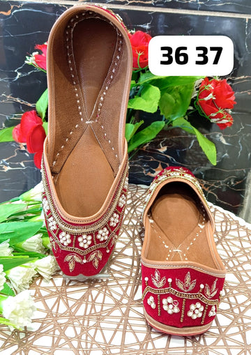 Beautiful Ethnic Women’s Punjabi Juttis