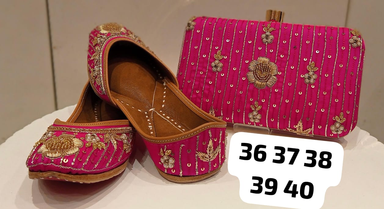 Beautiful Punjabi Juttis with Clutch Combo Set