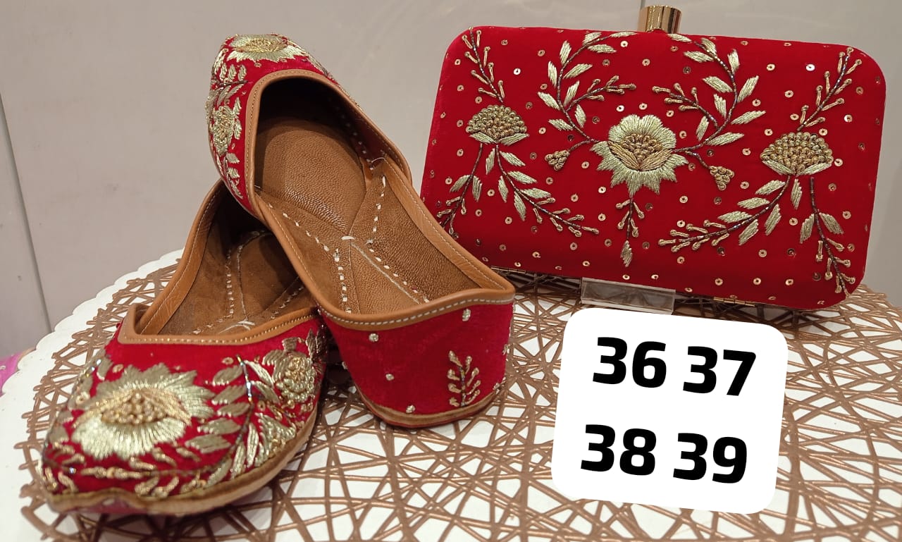 Beautiful Punjabi Juttis with Clutch Combo Set