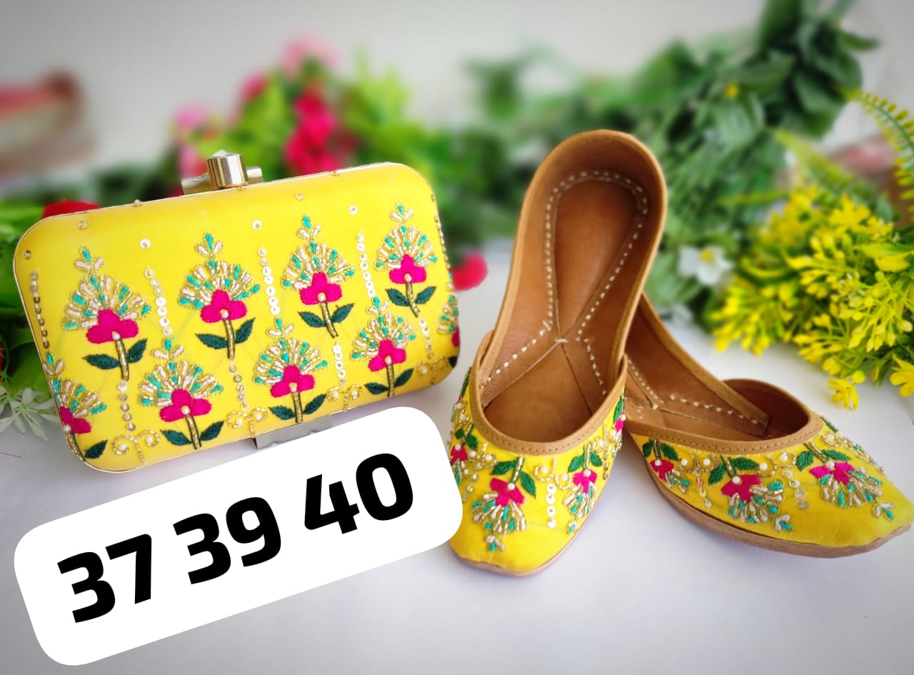 Beautiful Punjabi Juttis with Clutch Combo Set