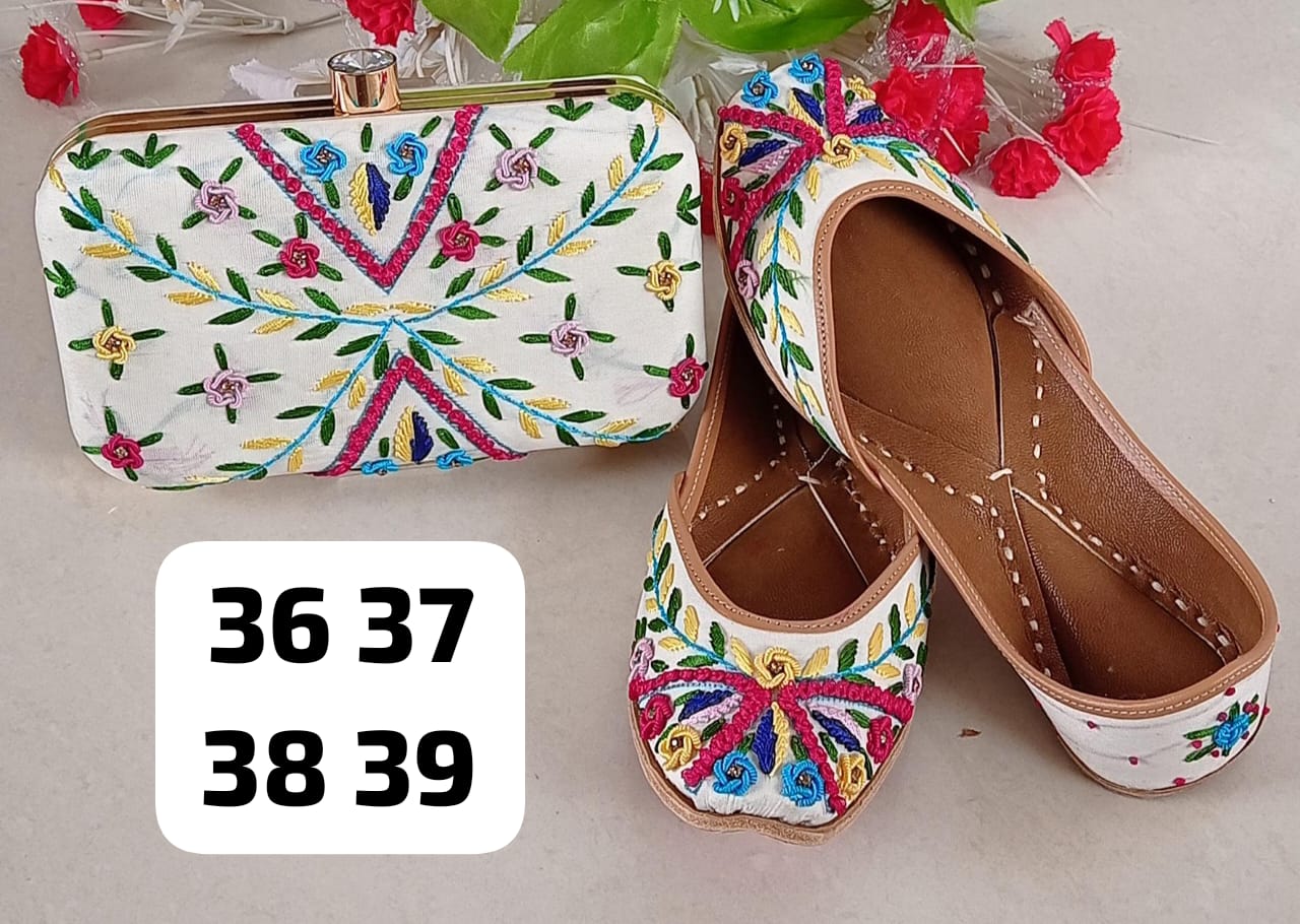 Beautiful Punjabi Juttis with Clutch Combo Set