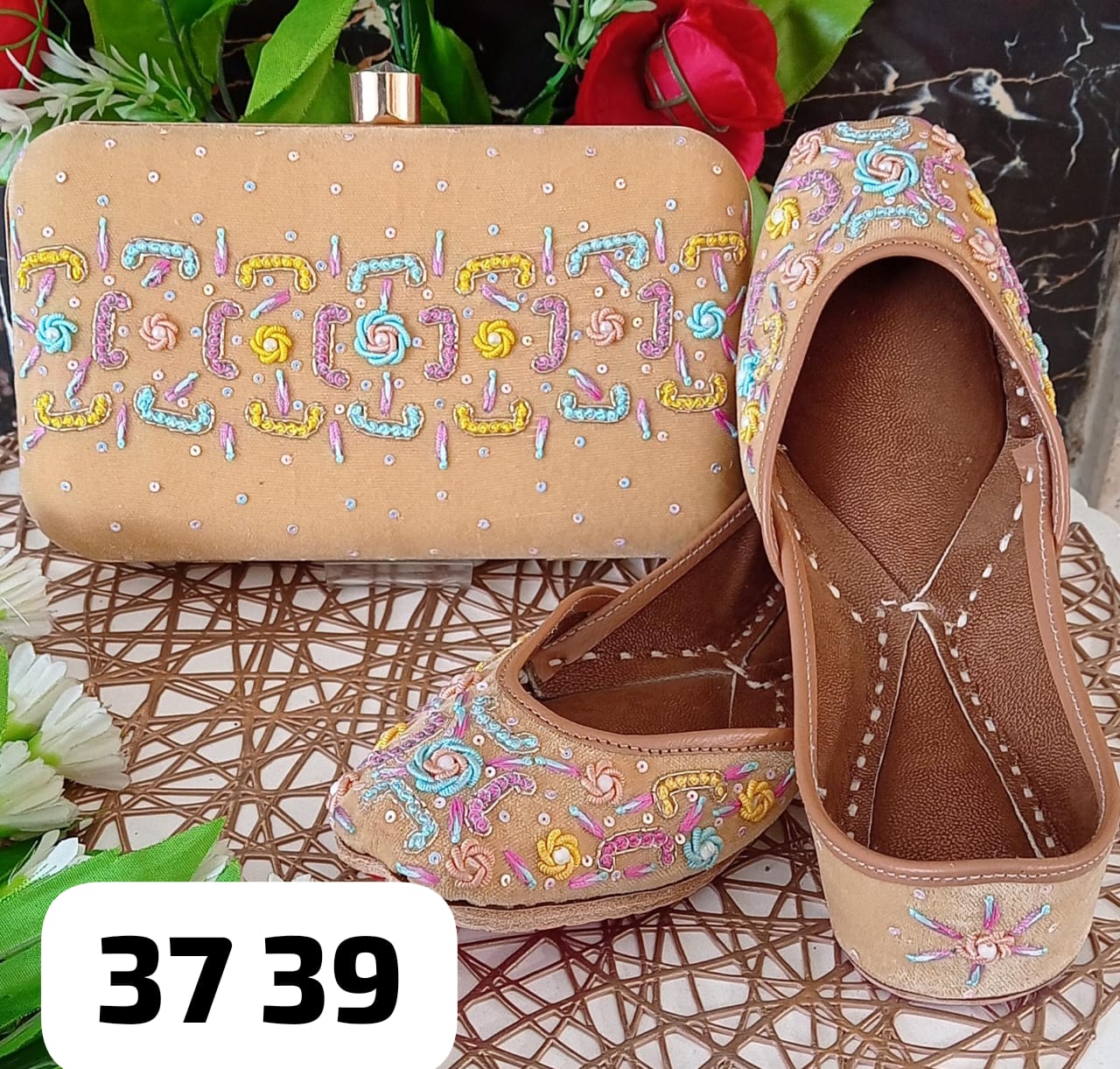 Beautiful Punjabi Juttis with Clutch Combo Set