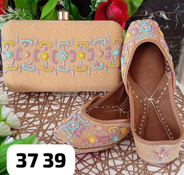 Beautiful Punjabi Juttis with Clutch Combo Set