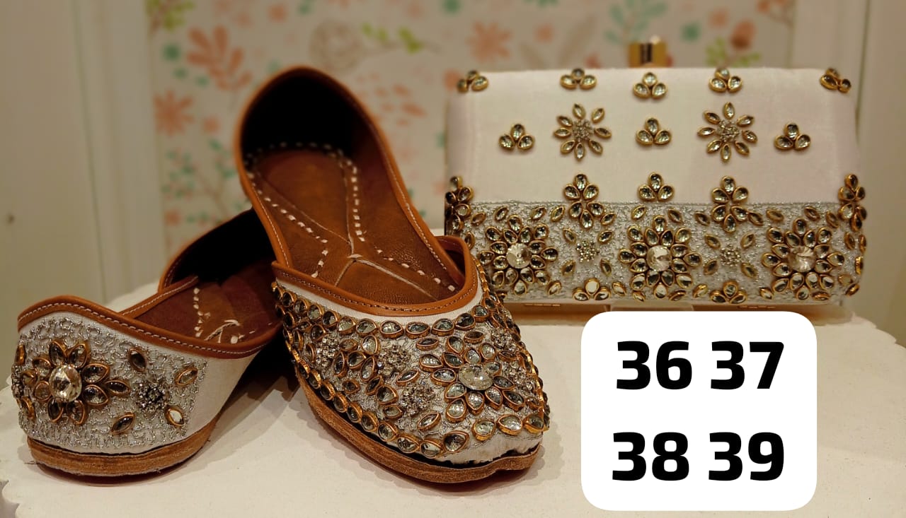 Beautiful Punjabi Juttis with Clutch Combo Set