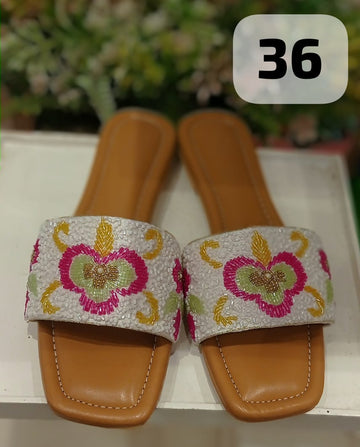 Beautiful Ethnic Women’s Punjabi Juttis