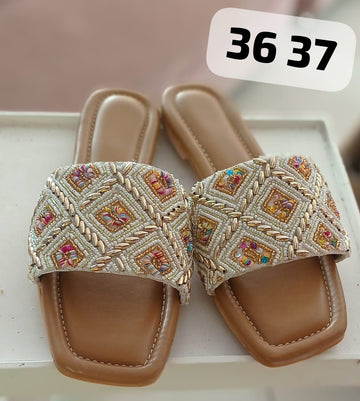 Beautiful Ethnic Women’s Punjabi Juttis