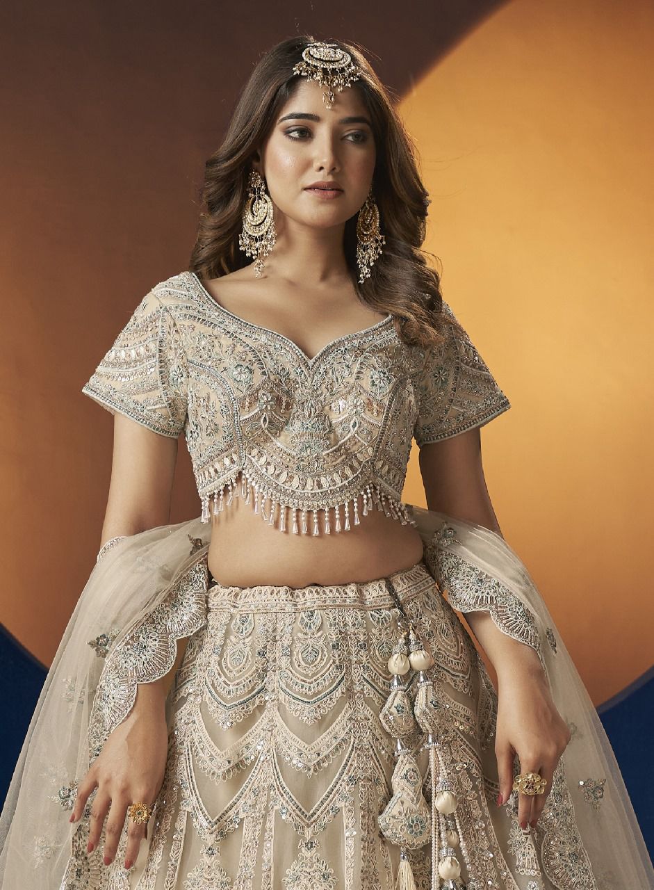 Pin by Tania K on Восток дело тонкое | Pakistani fancy dresses, Bridal  dress fashion, Beautiful pakistani dresses