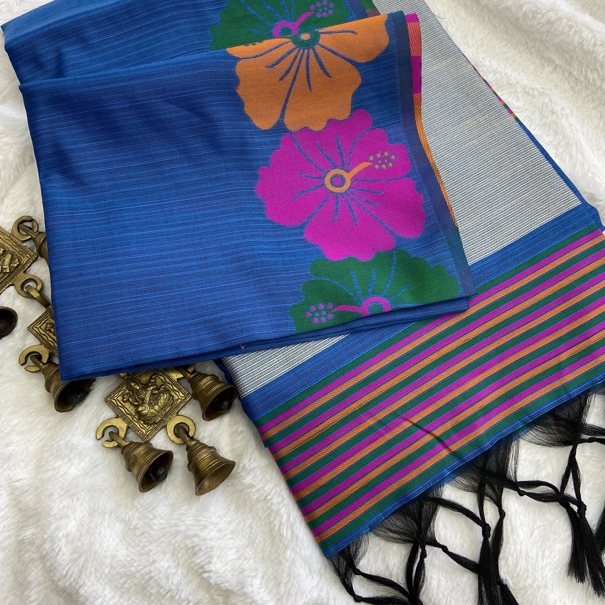 Beautiful Designer Jawa Flower Pattern Handloom Silk Saree