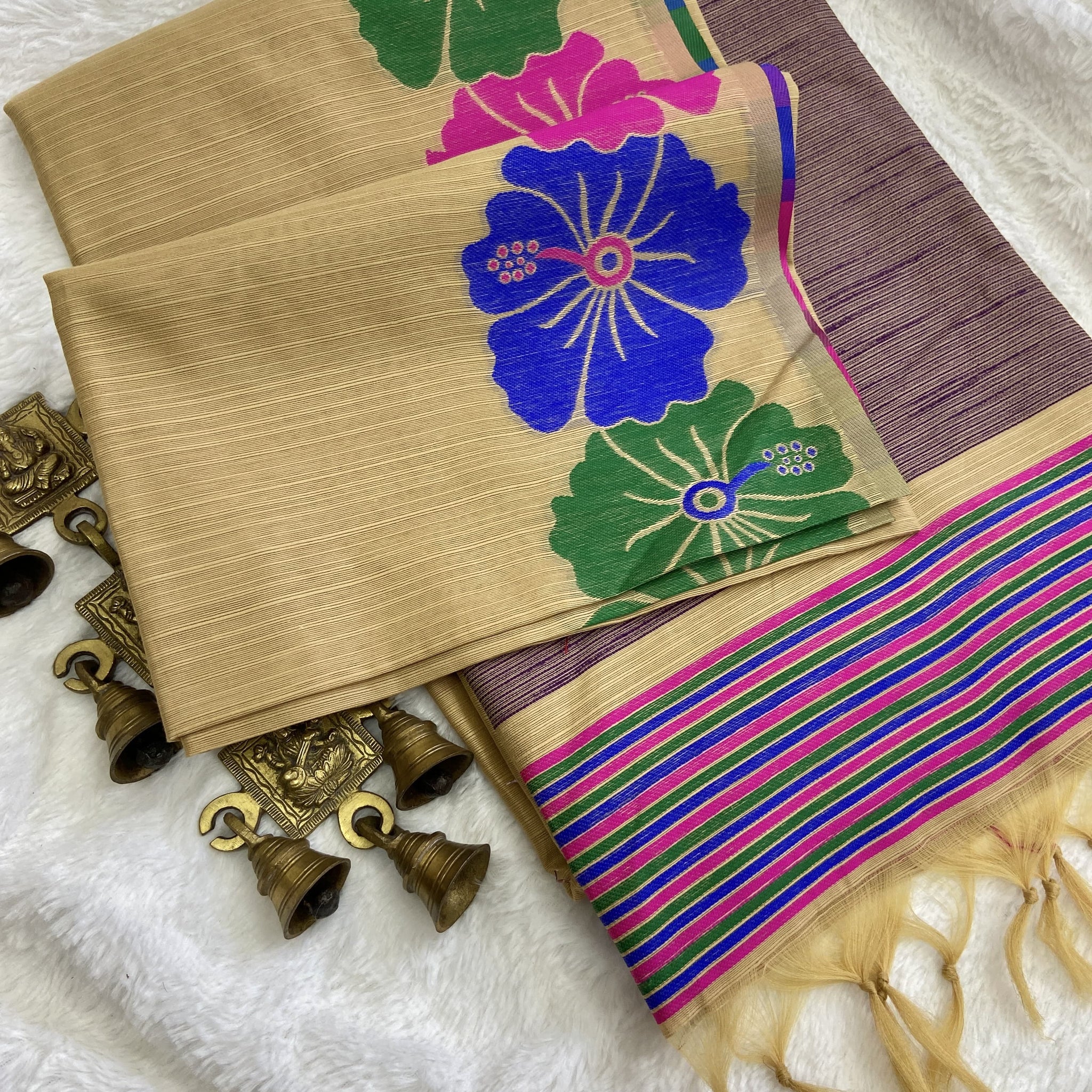 Beautiful Designer Jawa Flower Pattern Handloom Silk Saree