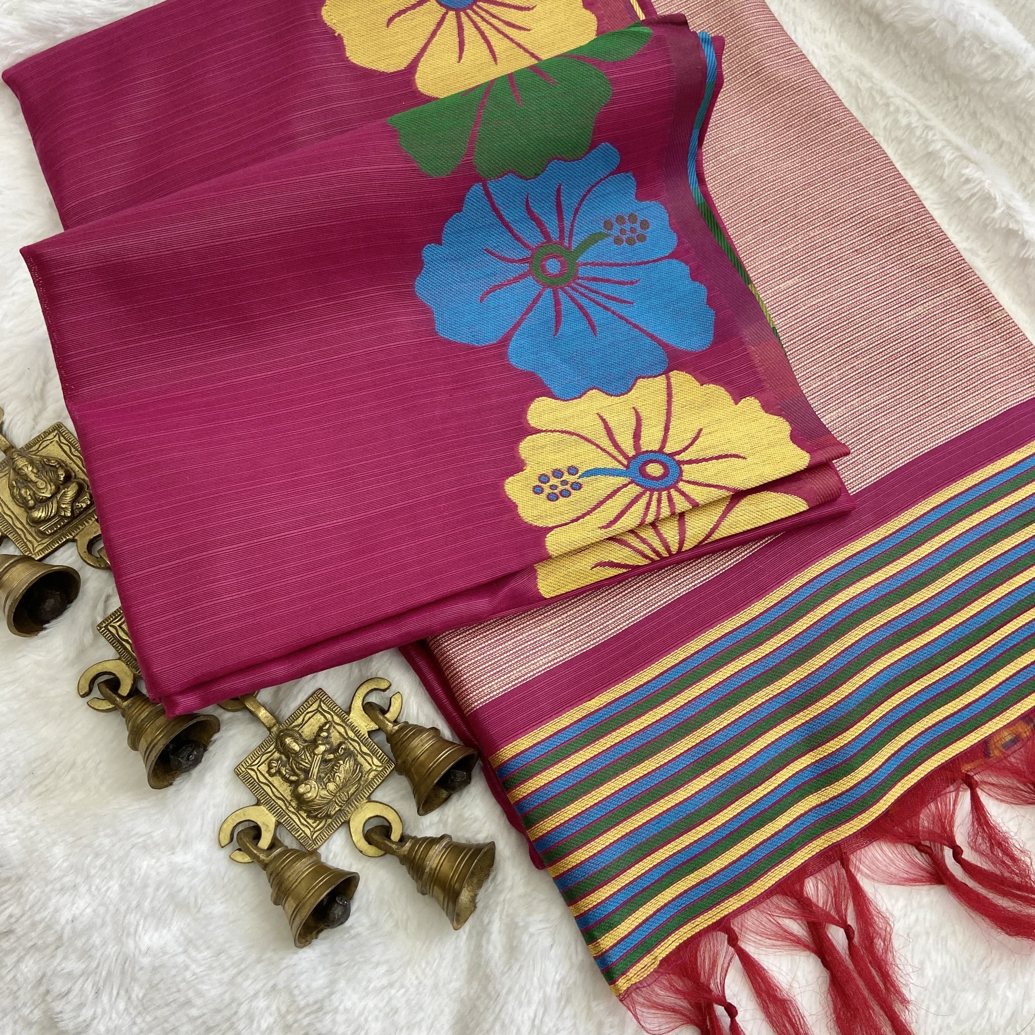 Beautiful Designer Jawa Flower Pattern Handloom Silk Saree