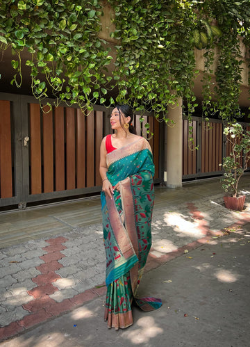 Beautiful Designer Graceful Green Zari Woven Banarasi Silk Wedding Wear Saree With Blouse