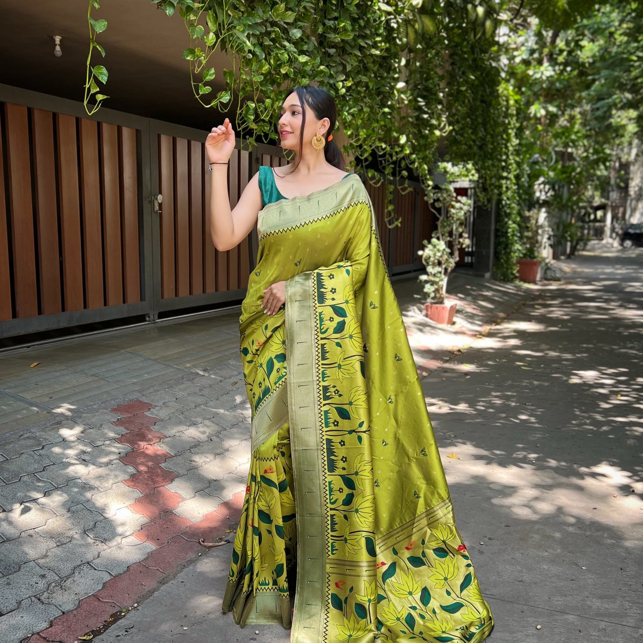 Beautiful Designer Wonderful Pista Green Zari Woven Banarasi Silk Wedding Saree With Blouse