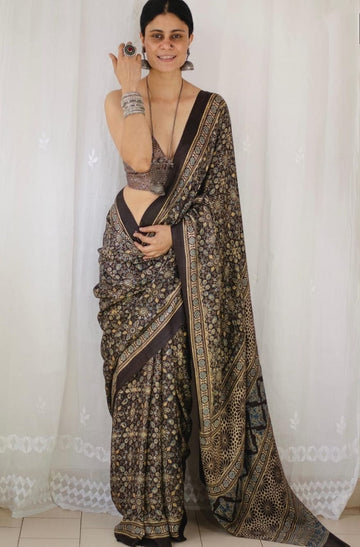 Beautiful Designer Mono Cotton Saree With Digital Print