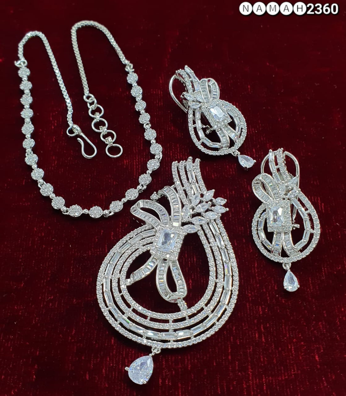 Pendant & Earrings Set