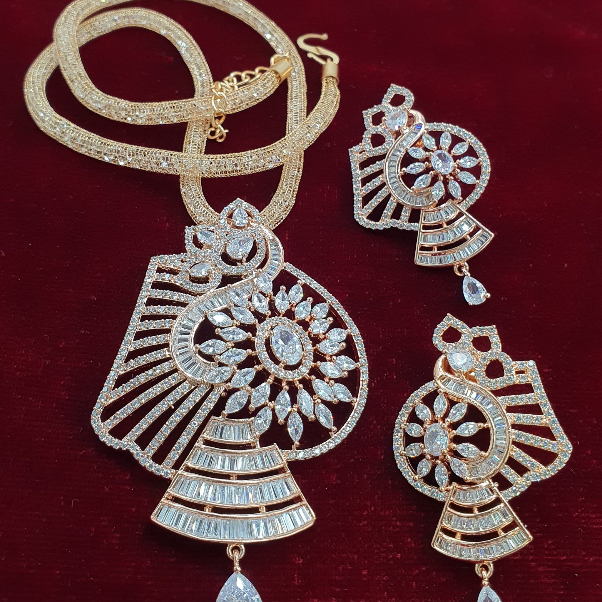 Pendant & Earrings Set