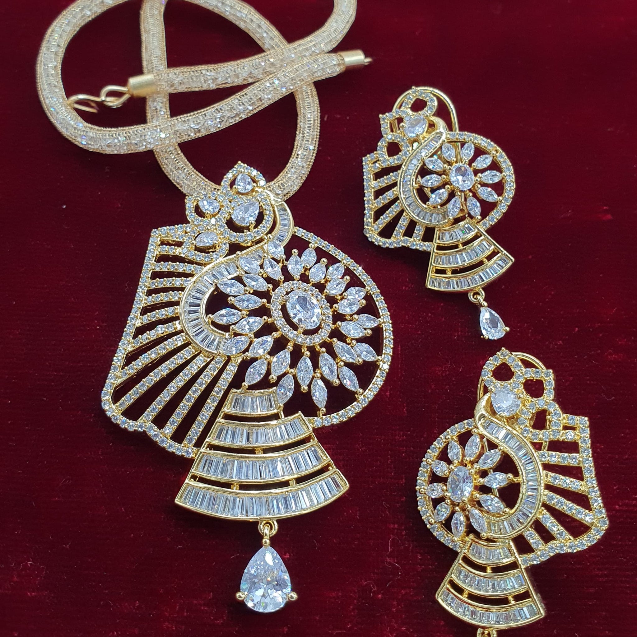 Pendant & Earrings Set