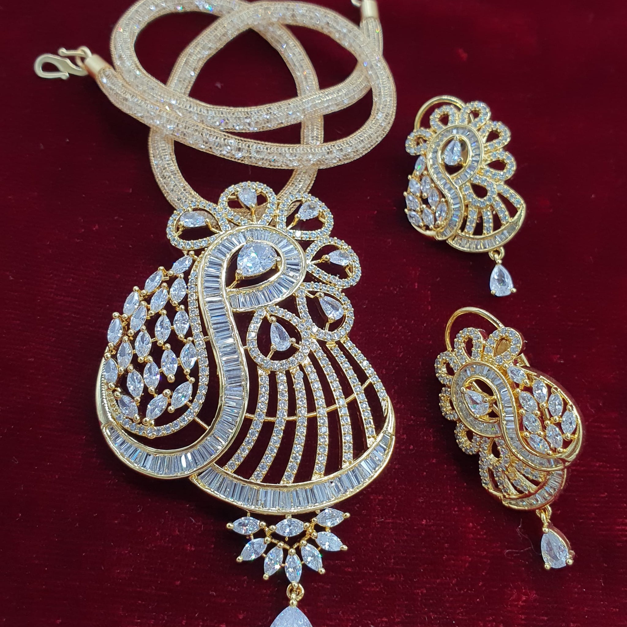 Pendant & Earrings Set