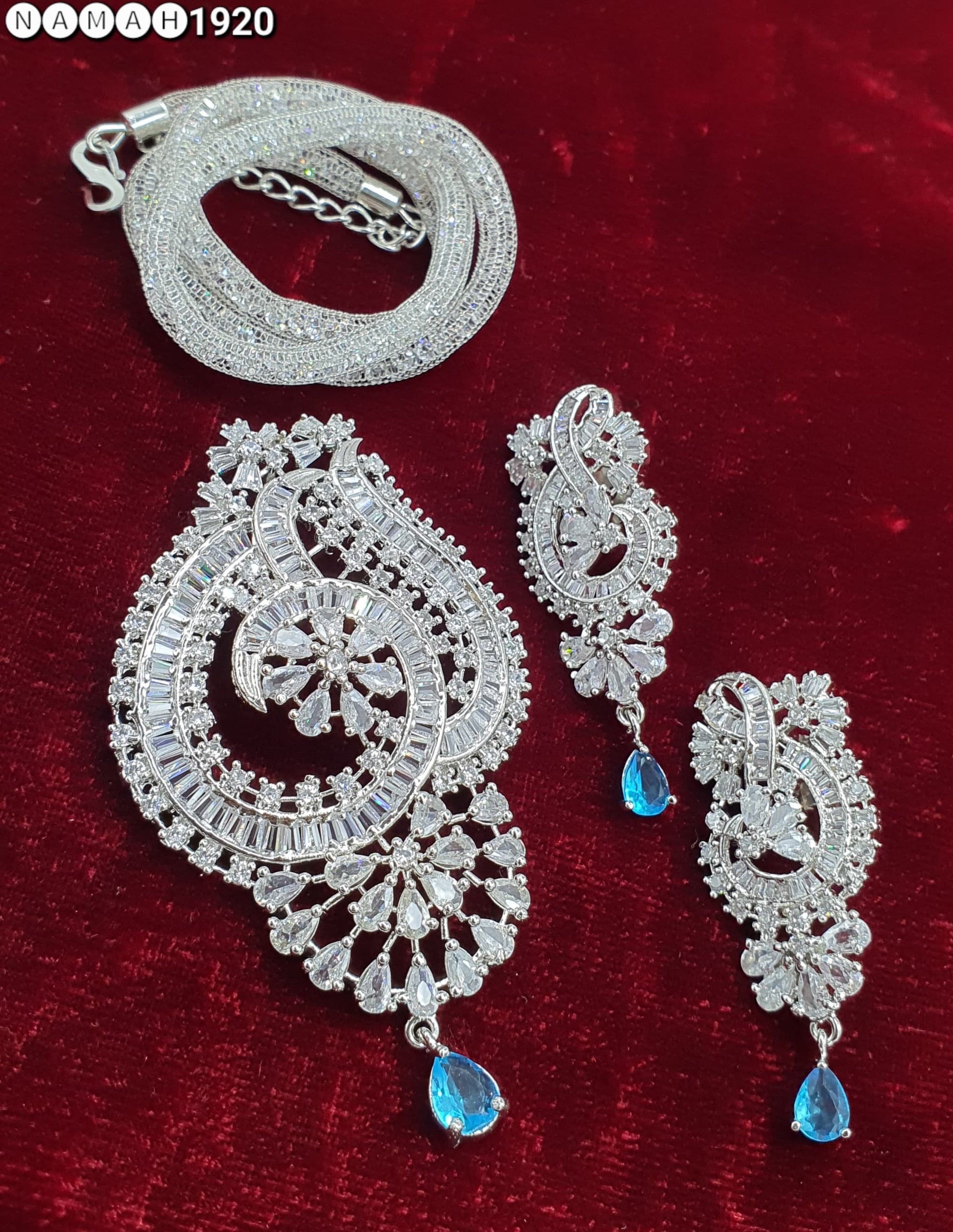 Pendant & Earrings Set