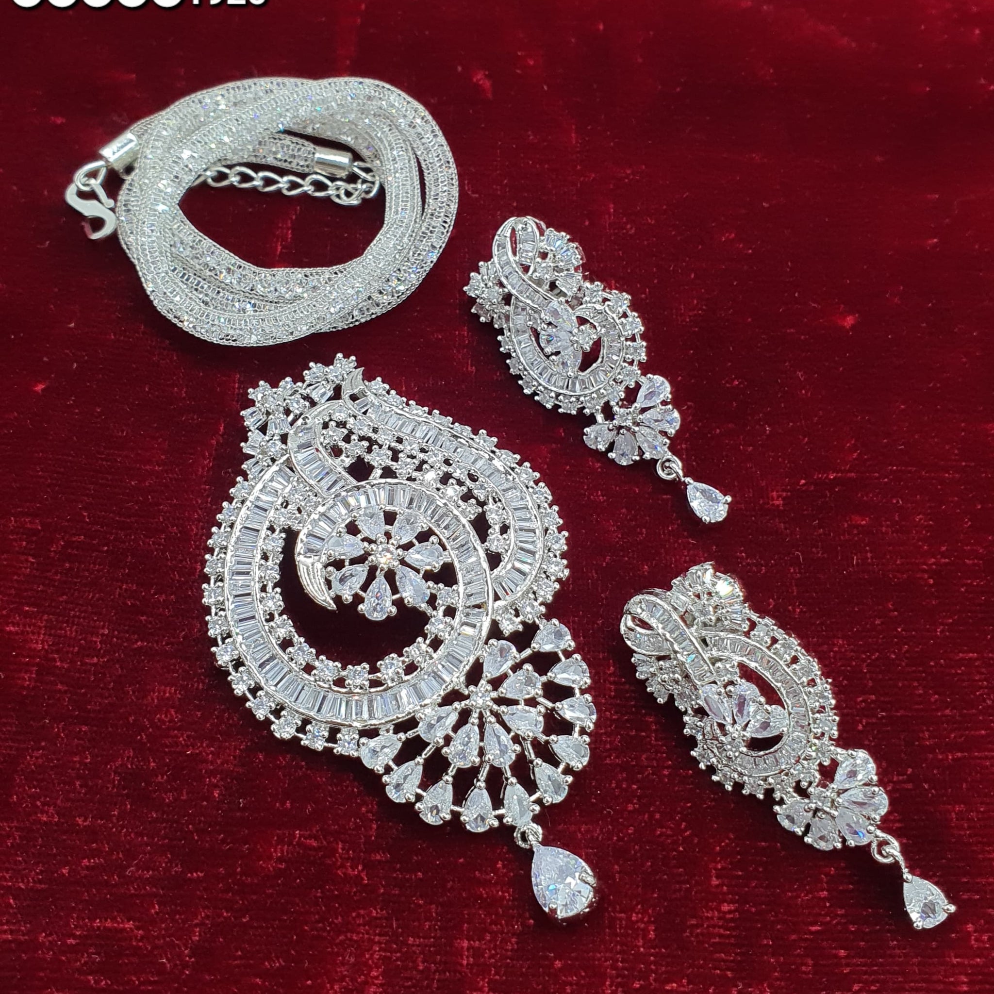 Pendant & Earrings Set