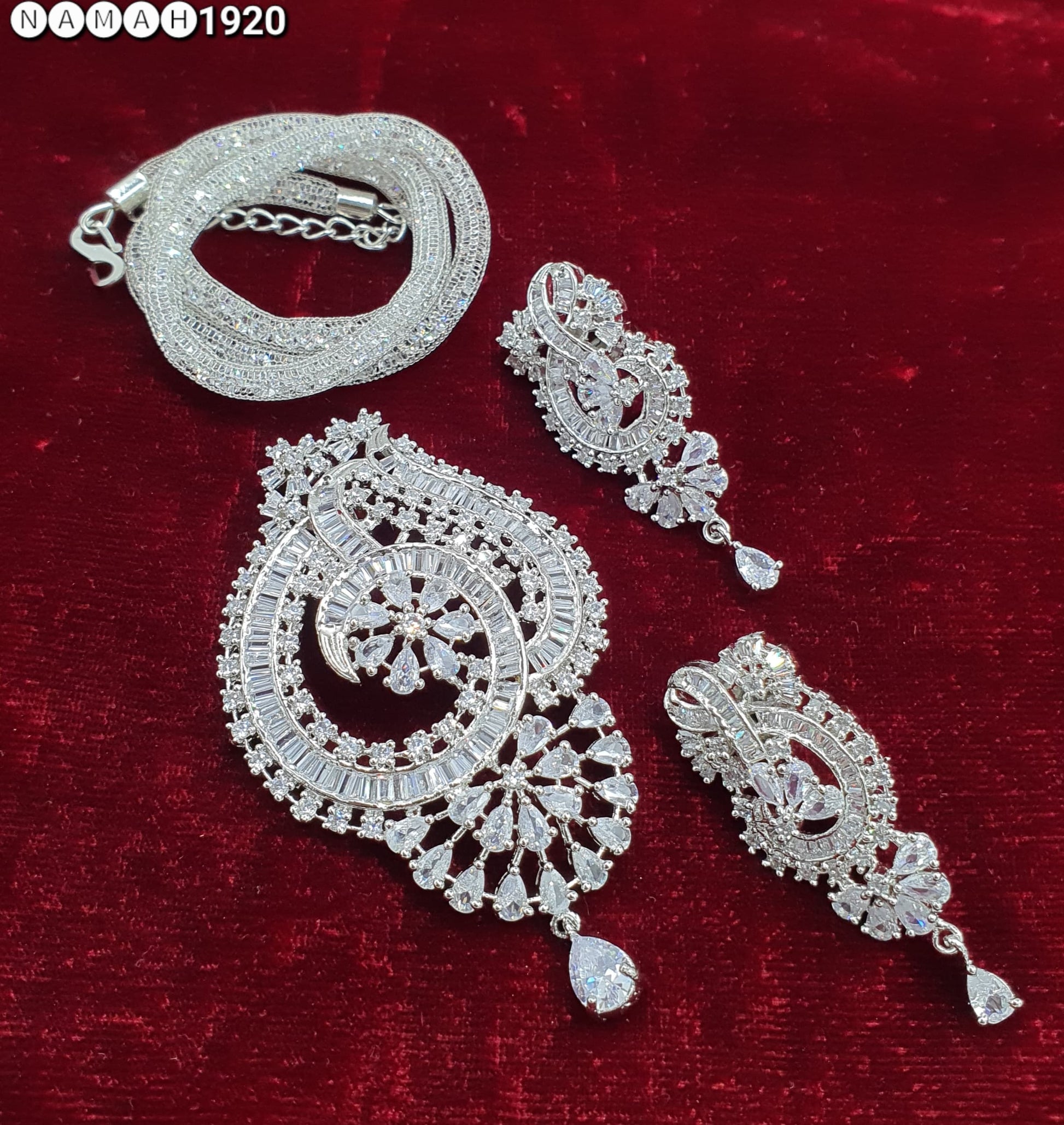 Pendant & Earrings Set