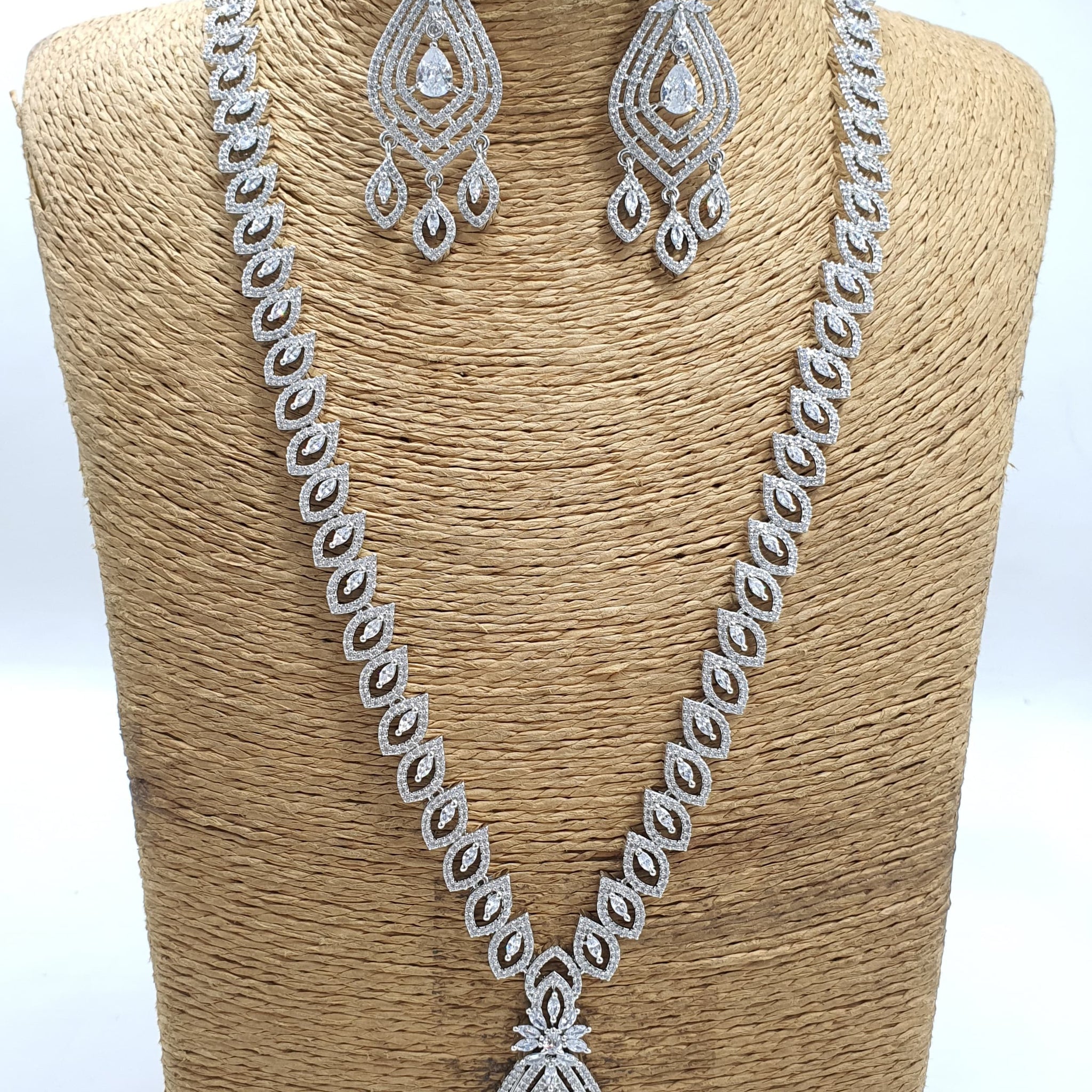 Neckles Set