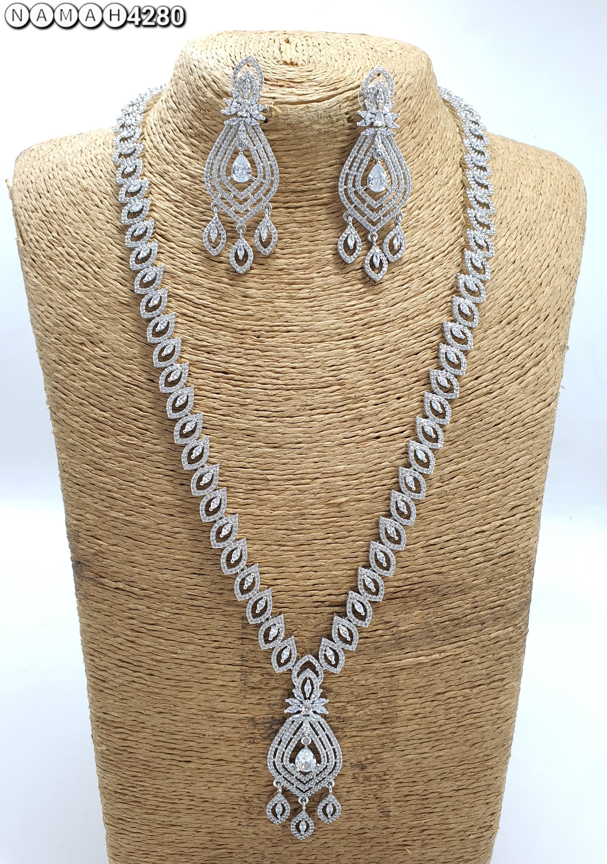 Neckles Set