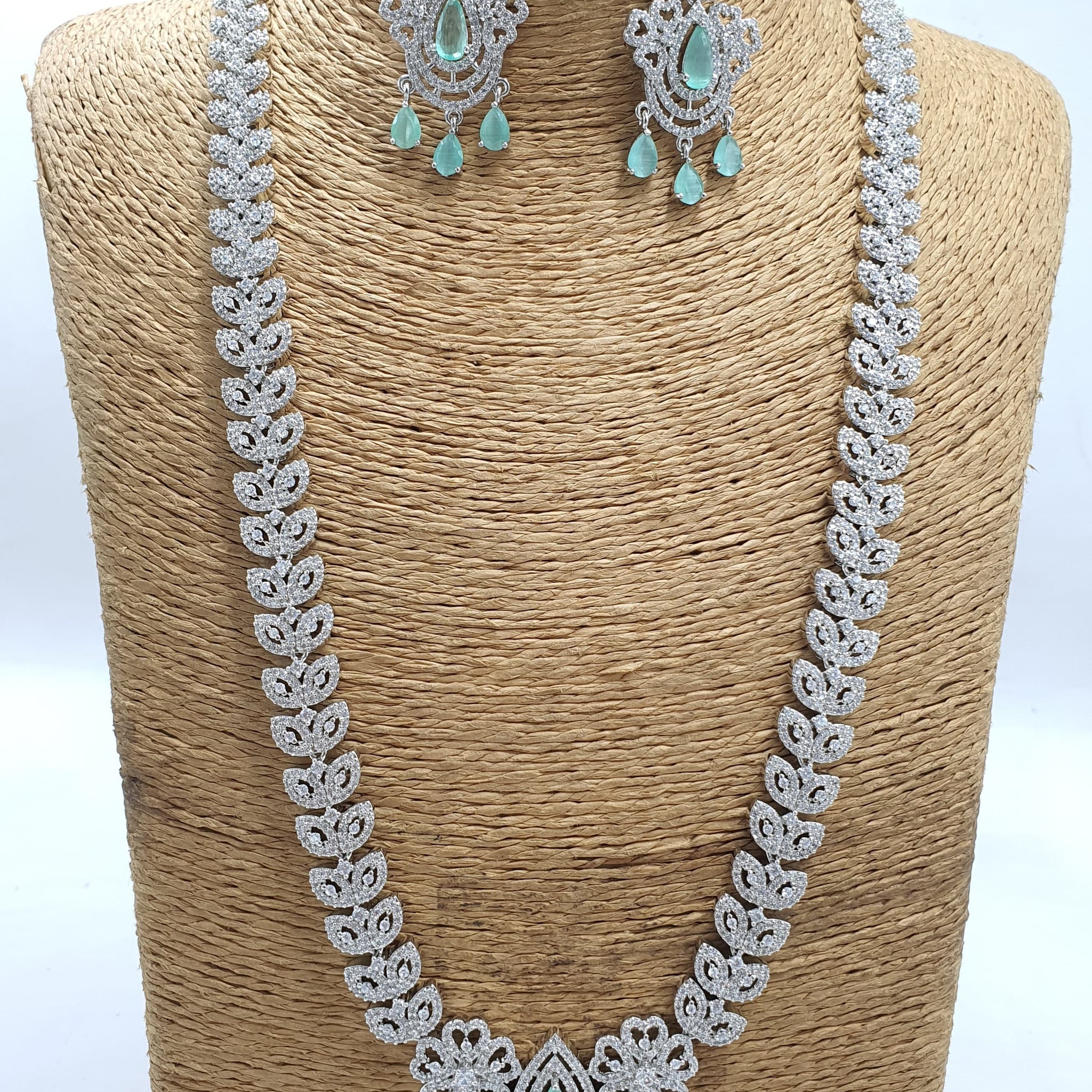 Neckles Set