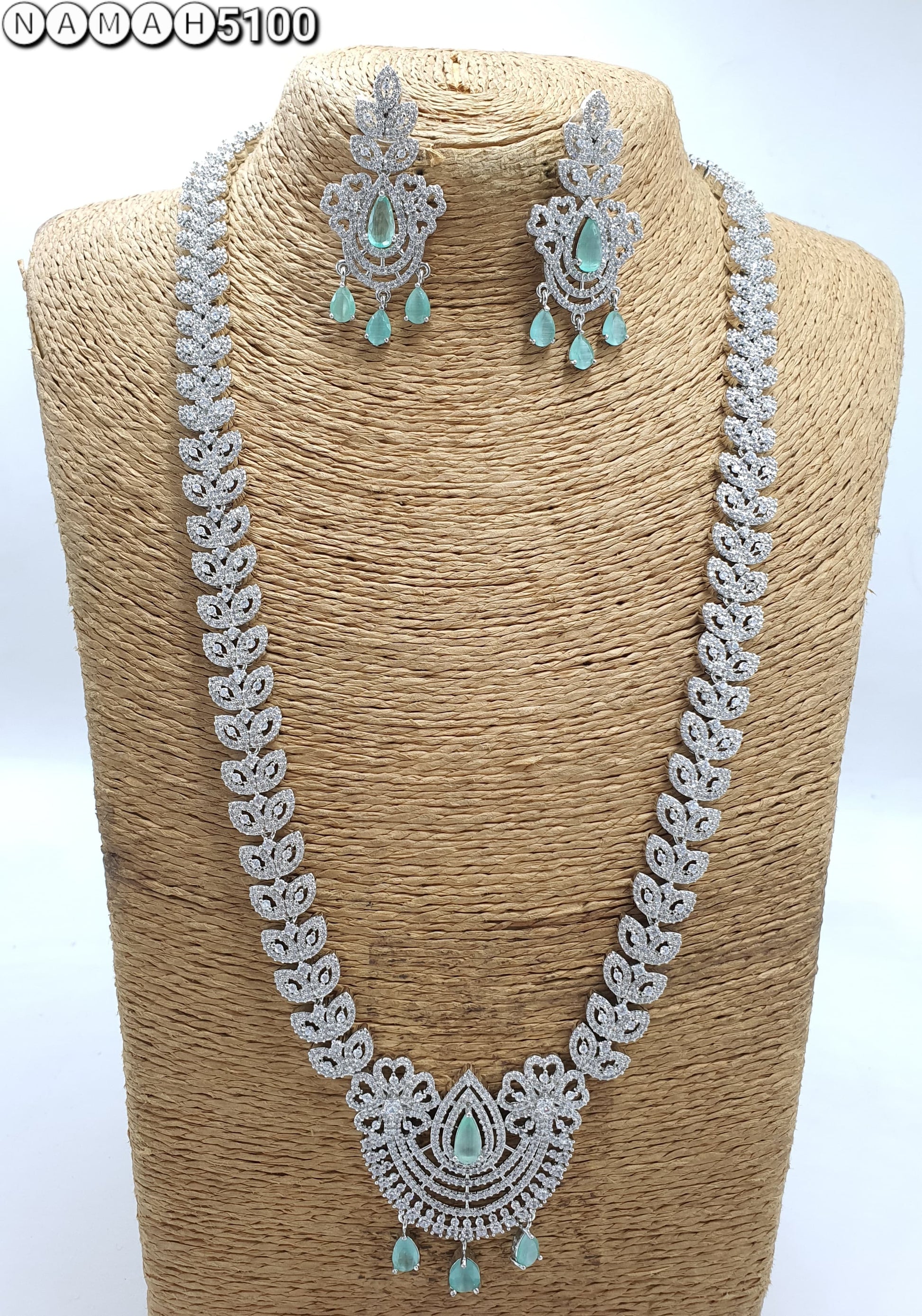 Neckles Set