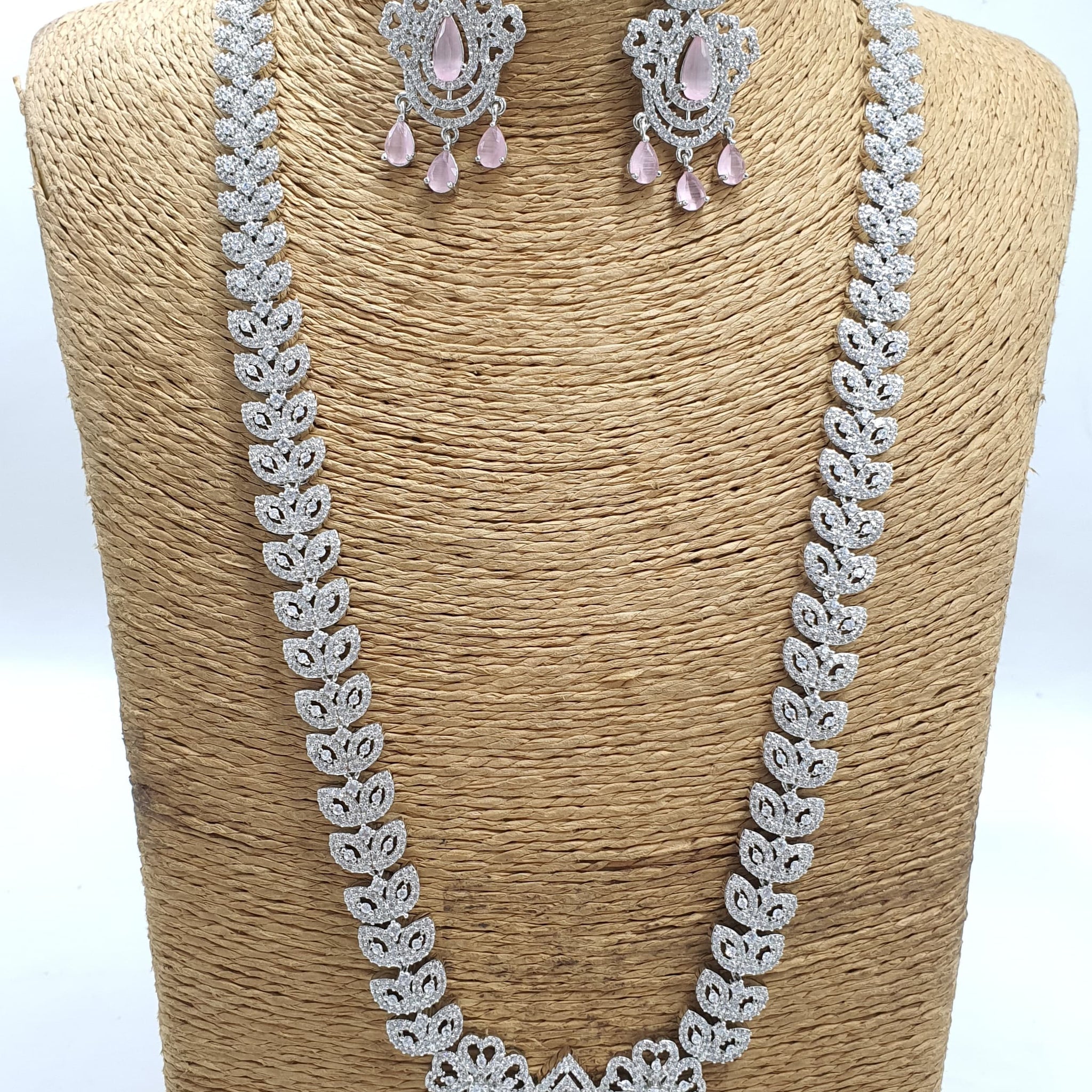 Neckles Set