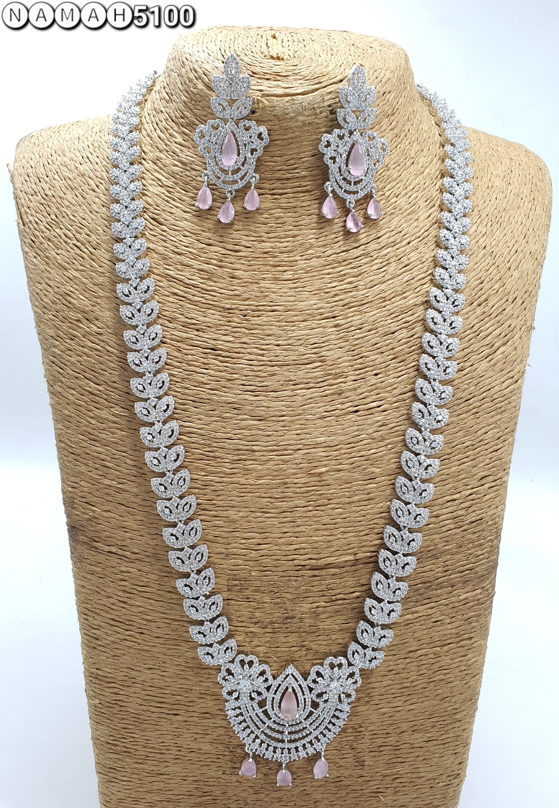 Neckles Set