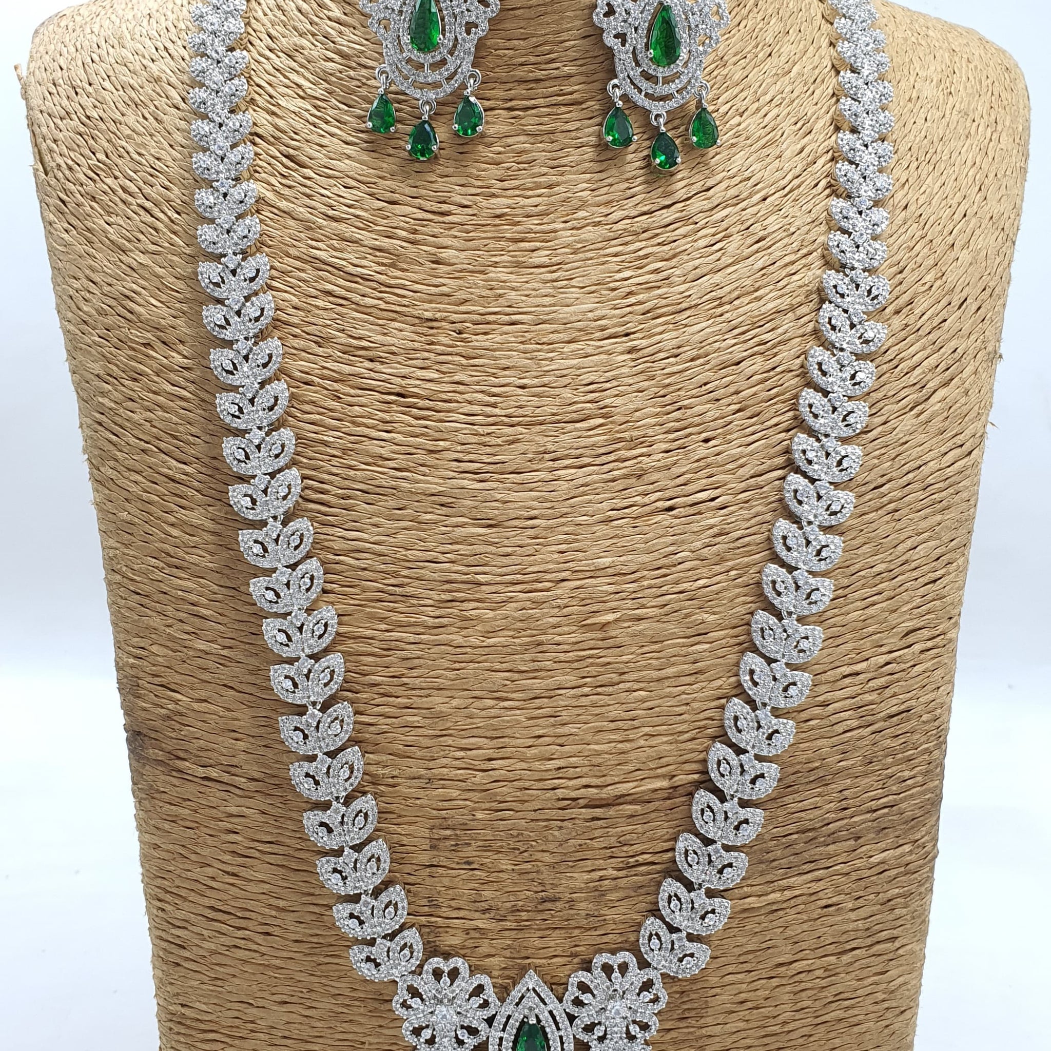 Neckles Set