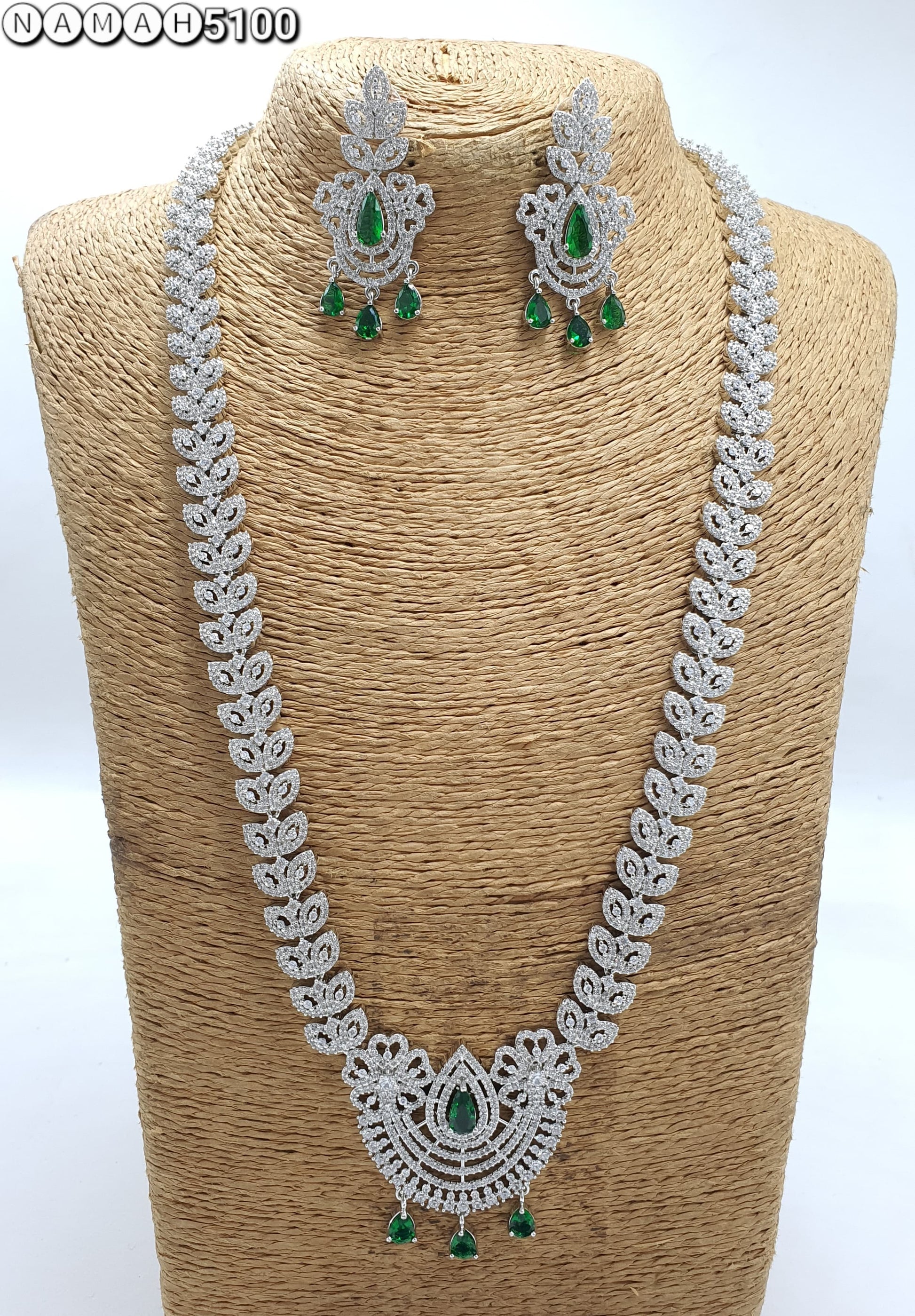 Neckles Set